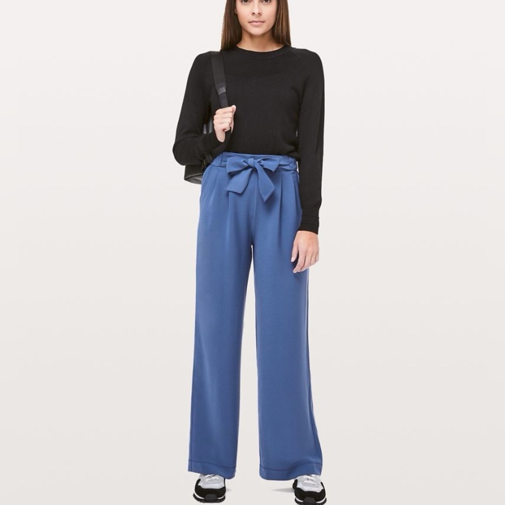 (A8) Lululemon Noir Pant Woven Gatsby Blue tie waist wide leg pants, Size 6, NWT
